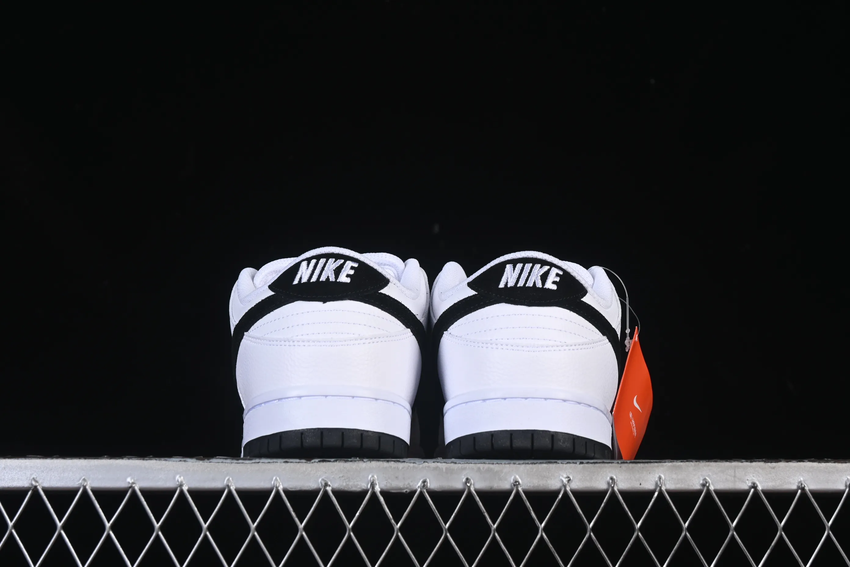All Categories Nk SB Dunk Series Nk SB Dunk Low Low-top sneakers Nike SB Dunk Low Classic white and black Low-top casual sneakers HF3704-100